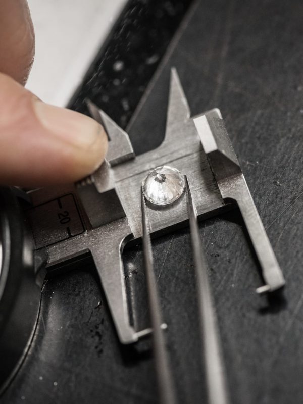 Professional gemstone settings jewellery craft laboratory: Choosing diamonds